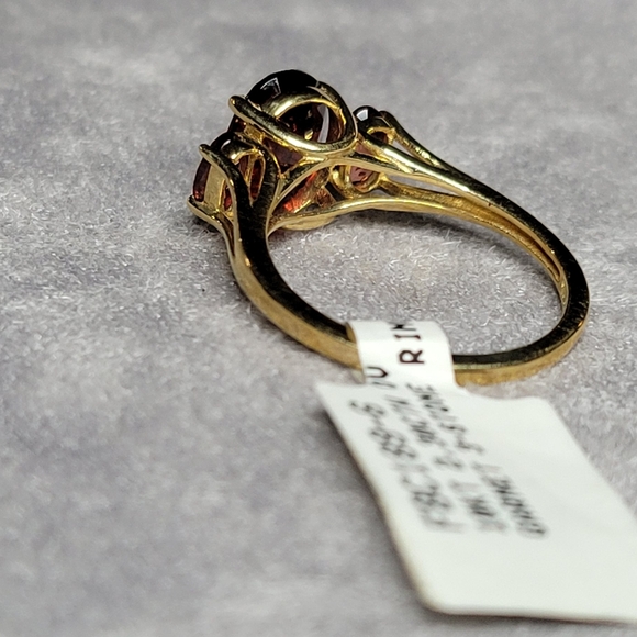 10K Yellow Gold 3 Stone Garnet Ring - Picture 9 of 10